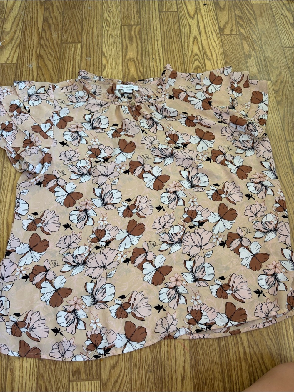 Liz Claiborne Blush Floral Short Sleeve Top